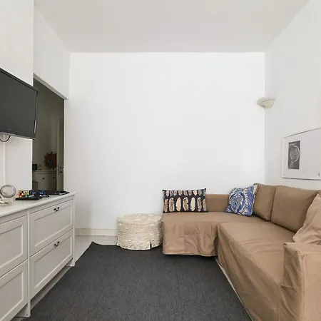 Chiara's Porta Vittoria Apartment