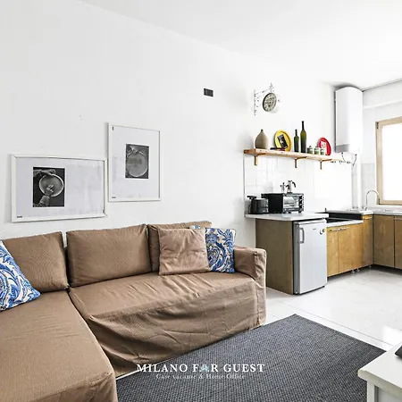 Chiara Centro Mediolan